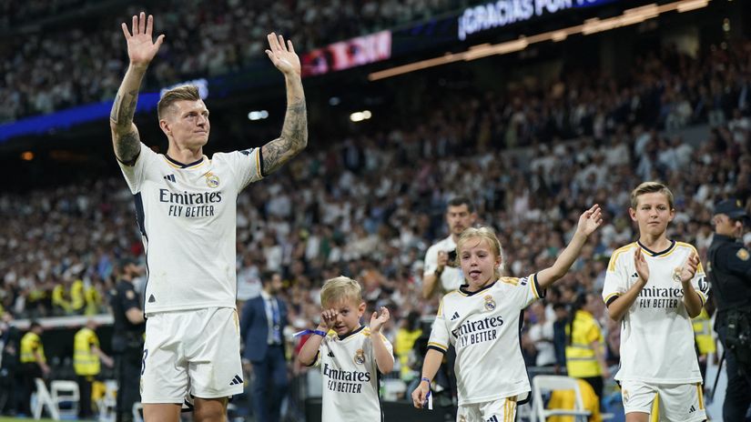 Kroos with his children at his farewell game(©Reuters/Ana Beltran/Gallo Images)
