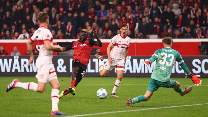 Victor Boniface not converting one of the numerous Leverkusen opportunities (©Getty Images)