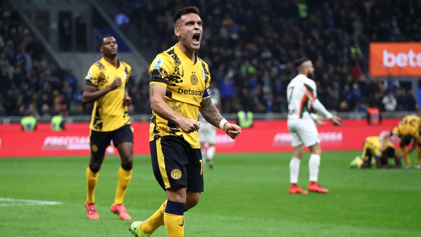 Lautaro Martinez celebrates the winner(©Marco Luzzani/Getty Images)