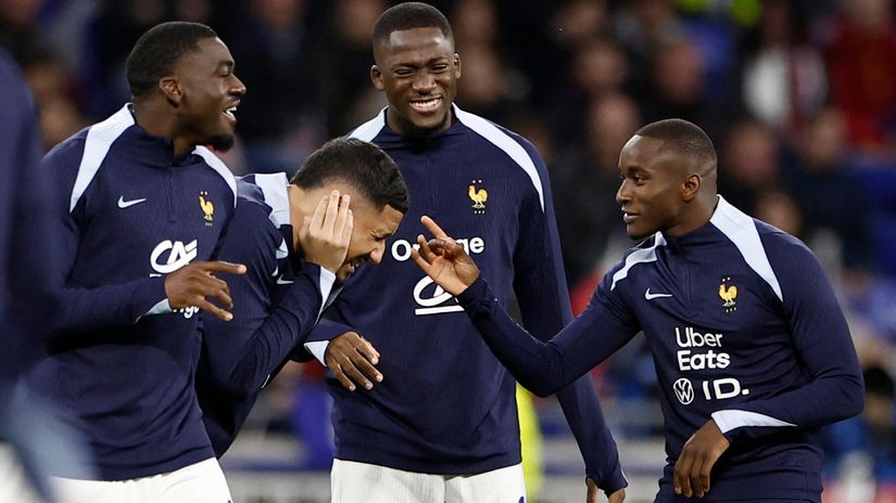 France's Ibrahima Konate, Youssouf Fofana, Moussa Diaby and William Saliba during the warm up before the match (©REUTERS/Benoit Tessier)