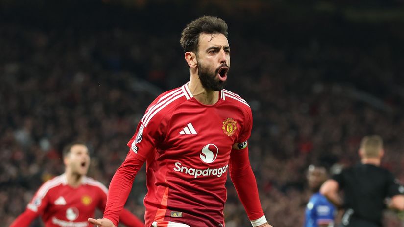 Fernandes celebrates his goal against Chelsea(©Carl Recine/Getty Images)