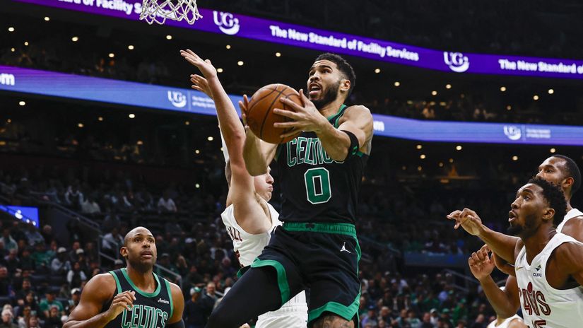 Tatum in action at last night's game(©AFP)