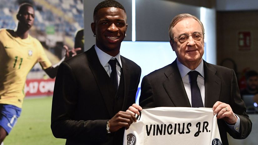 Vinicius Junior and Florentino Perez upon the Brazilian's arrival to Real Madrid (©AFP)