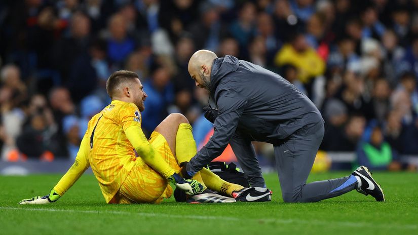 Playing an hour with a broken ankle? Not a problem for Spurs' hero!