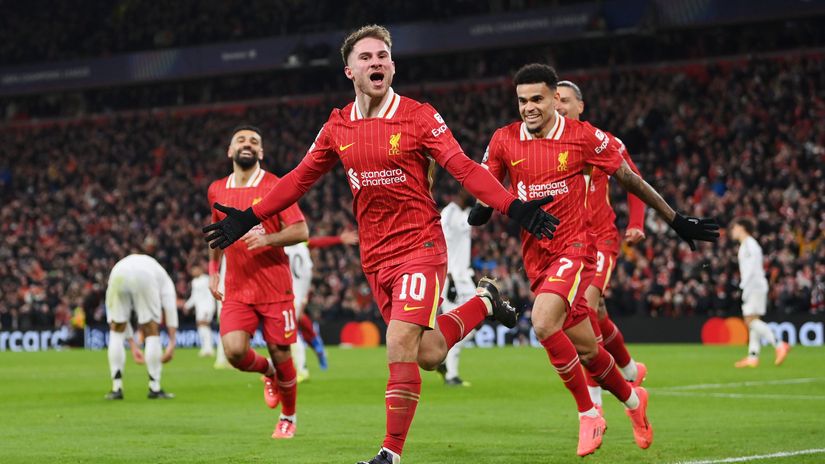 Mac Allister celebrates his opener with teammates(©Justin Setterfield/Getty Images)
