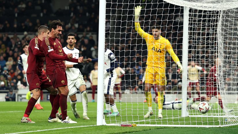 Hummels scores the equalizer (©Richard Heathcote/Getty Images)