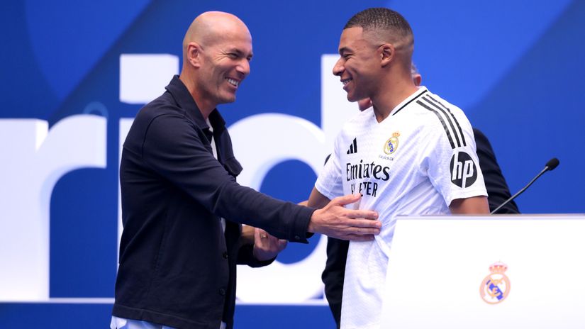 Zidane greets Mbappe upon his signing for Real Madrid (©David Ramos/Getty Images)