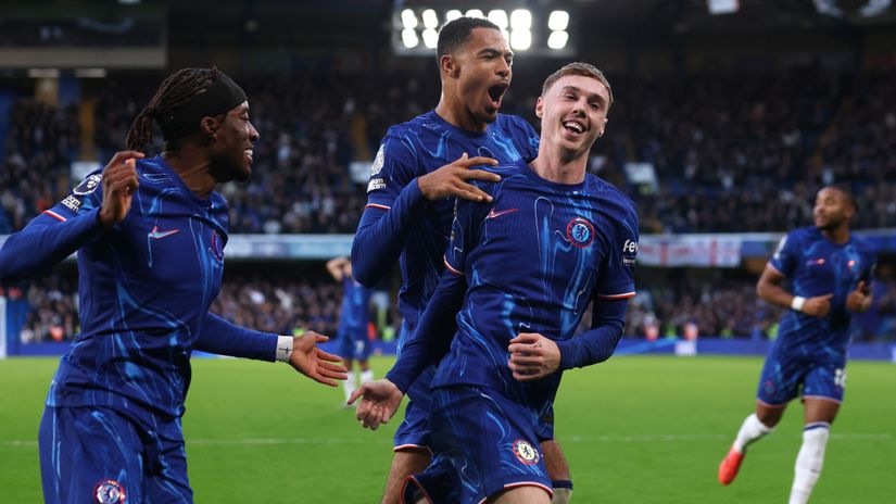 Palmer celebrates his goal with Madueke and Colwill(©Ryan Pierse/Getty Images)