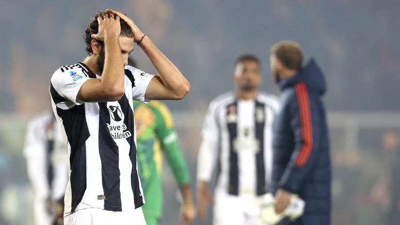 Juve's Manuel Locatelli in disbelief after Rebic's late leveller(©Maurizio Lagana/Getty Images)