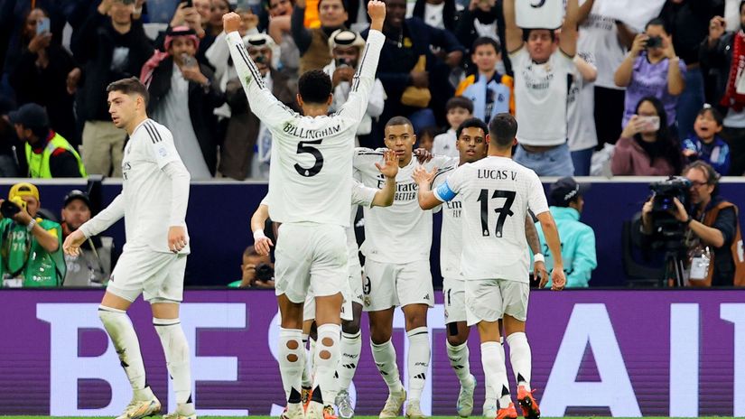 Real Madrid players celebrate against Pachuca (©REUTERS/Ibraheem Al Omari)
