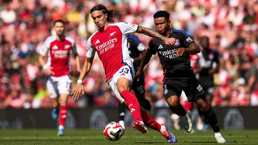 Orban chasing Calafiori of Arsenal (©Angel Martinez/Getty Images)