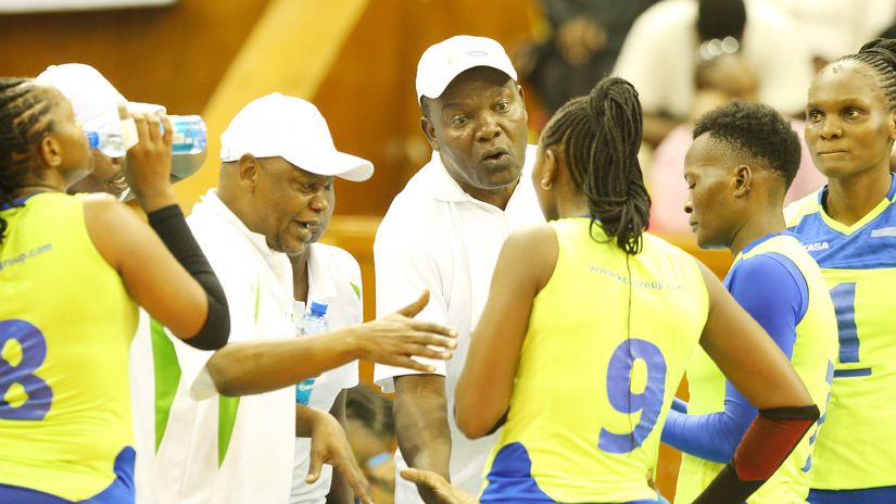 Japhet Munala instructing KCB players in a past match © Mozzart Sport