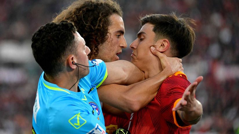 Love is in the air... Guendouzi of Lazio and Dybala of Roma (©Marco Rosi - SS Lazio/Getty Images)