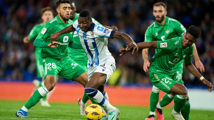 Sadiq in action during his time with Real Sociedad (©Getty images)