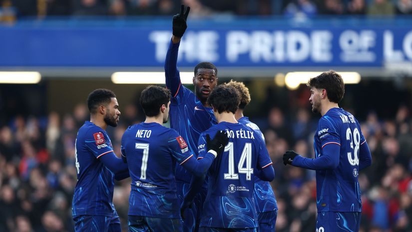 Adarabioyo and Co. celebrate the opener(©Bryn Lennon/Getty Images)