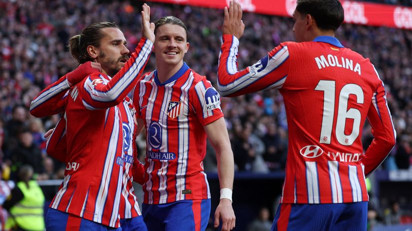 Griezmann celebrates with Molina and Gallagher against Osasuna (©REUTERS/Violeta Santos Moura)