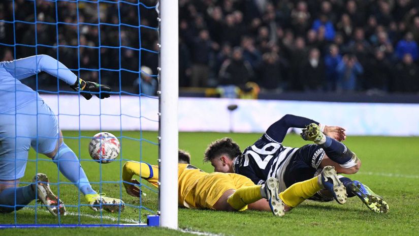 Ivanovic scores a header from an almost impossible angle (©Justin Setterfield/Getty Images)