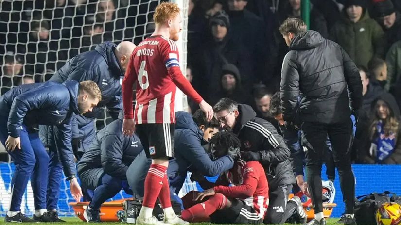 Vincent Harper receiving first aid after the injury© BBC