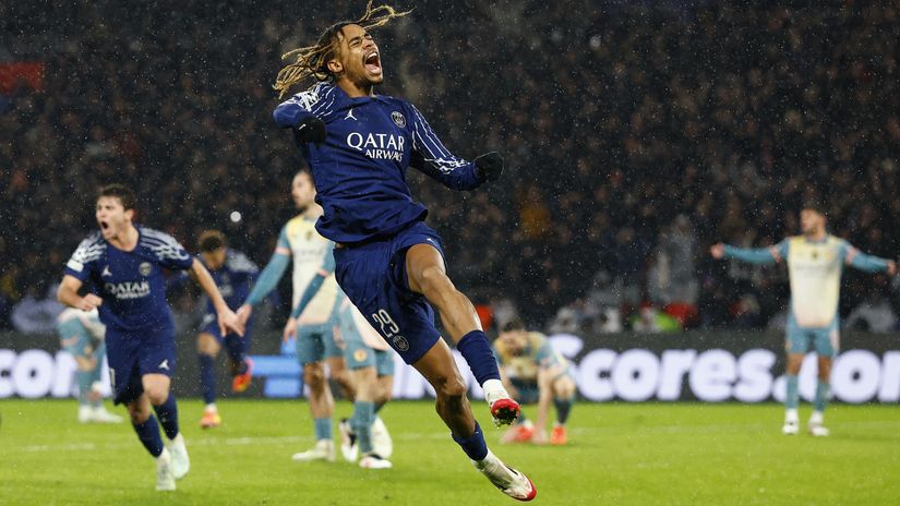 Bradley Barcola celebrates against City (©REUTERS/Gonzalo Fuentes)
