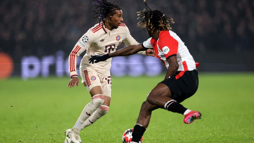 Michael Olise of Bayern Munich runs with the ball whilst under pressure from Chris-Kevin Nadje of Feyenoord (©Dean Mouhtaropoulos/Getty Images)