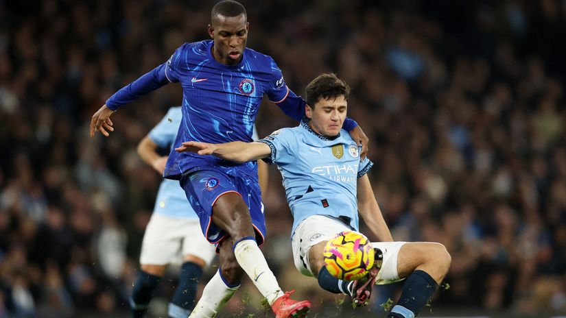Khusanov in action with Chelsea's Nicolas Jackson (©Action Images via Reuters/Lee Smith) 