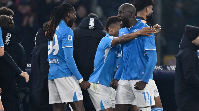 Zambo Anguissa and Lukaku celebrate ecstatically (©Francesco Pecoraro/Getty Images)