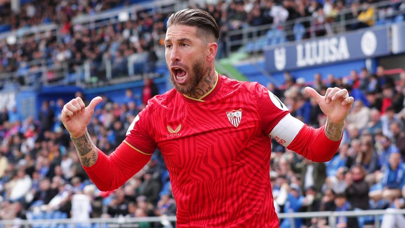 Ramos captaining his boyhood club, Sevilla (©Gonzalo Arroyo Moreno/Getty Images)