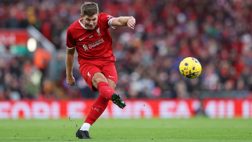 Gerrard takes a free kick during a charity match last year (©Clive Brunskill/Getty Images)
