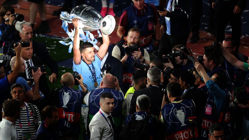 Rodri with the UCL trophy (©Getty Images)