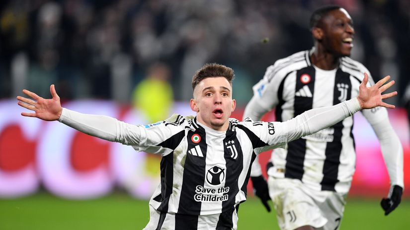 Conceicao and Kulo Muani celebrate the winning goal (©Valerio Pennicino/Getty Images)
