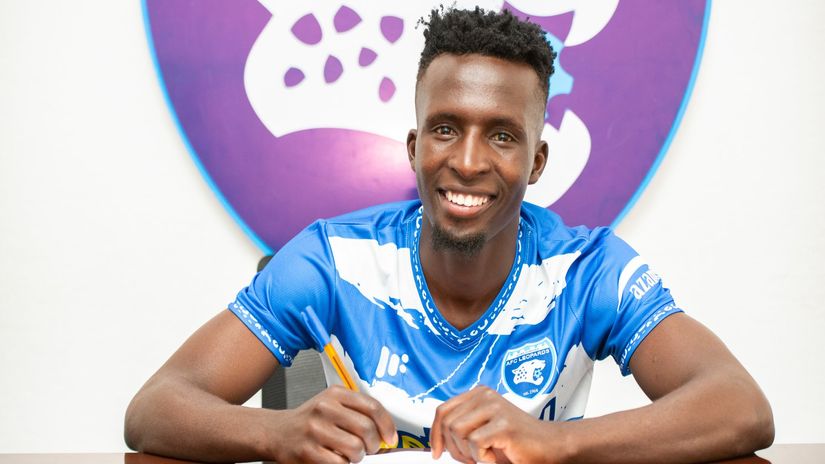Alushula signing his contract © AFC Leopards