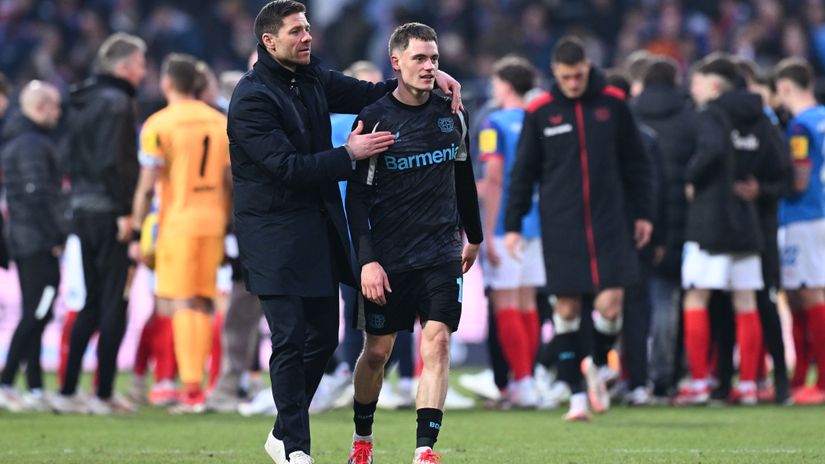 Xabi Alonso and Florian Wirtz after today's victory (©Oliver Hardt/Getty Images)