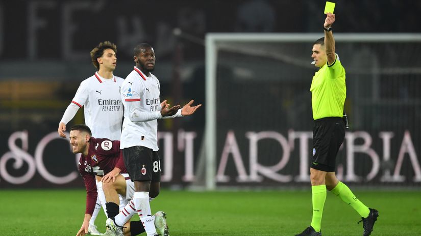 Musah gets booked against Torino (©Valerio Pennicino/Getty Images)