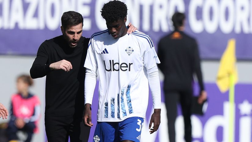 Italian media: EPL giants are after Como's Fabregas