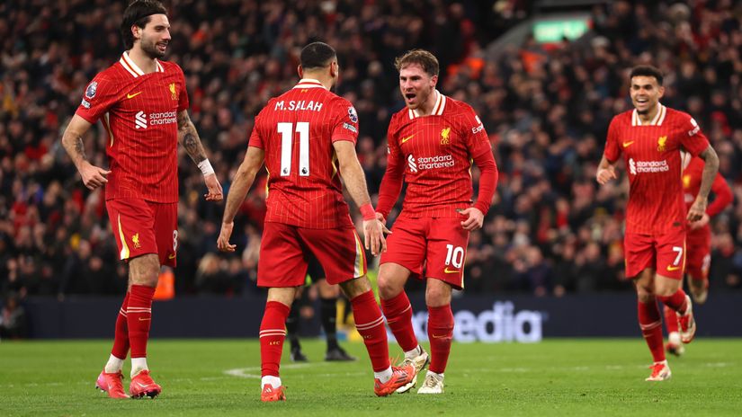 Szobo, Salah, Mac Allister and Diaz celebrate (©Carl Recine/Getty Images)