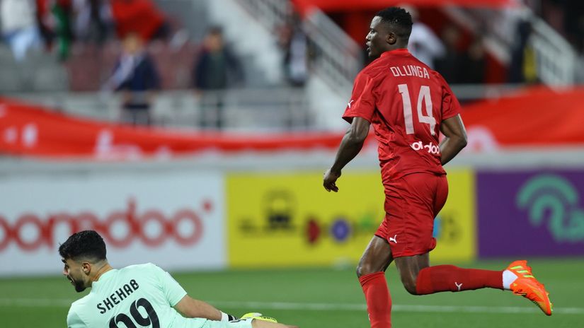 Michael Olunga scores past Shehab ©Al Duhail SC
