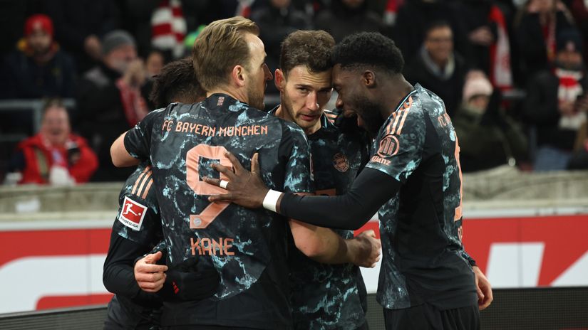 The Bavarians celebrate Goretzka's goal (©Alex Grimm/Getty Images)