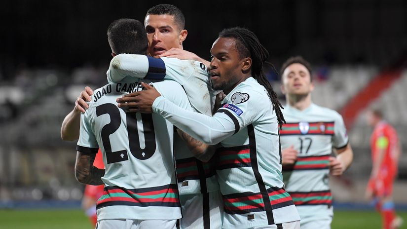 Joao Cancelo, Cristiano Ronaldo and Renato Sanchez (©Getty Images)