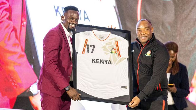 Macdonald Mariga unveils McCarthy © FKF Media