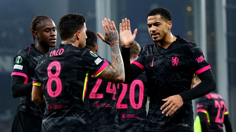 The Blues celebrating Fernandez's goal (©Reuters/Andrew Boyers/Gallo Images)