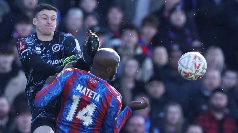 Roberts' infamous tackle on Mateta (©Reuters/David Klein/Gallo Images)