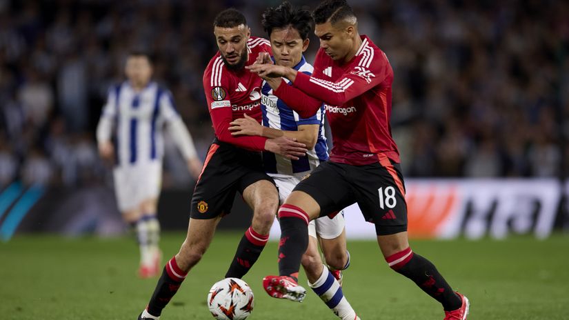 Takefusa Kubo of Real Sociedad battles for possession with Noussair Mazraoui and Carlos Casemiro of Manchester United (©Ion Alcoba Beitia/Getty Images)
