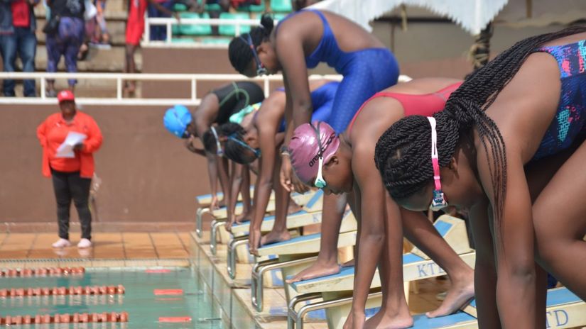 Swimmers line up in Kasarani ©Genesis Sports