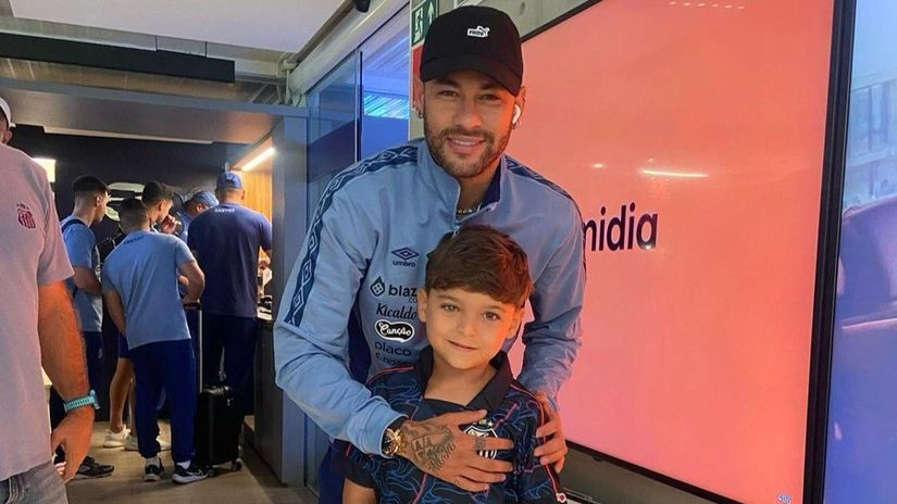 Little Anthony with his idol (©https://x.com/SantosFC)