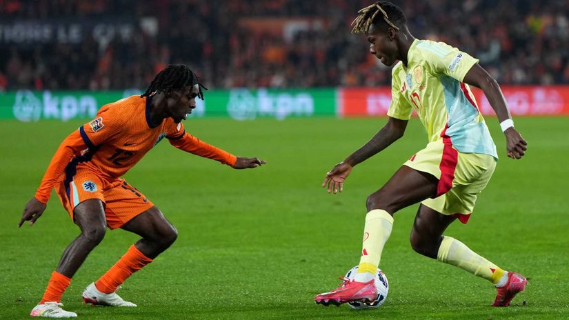 Nico Williams in action against Jeremie Frimpong (©Alex Bierens de Haan/Getty Images)