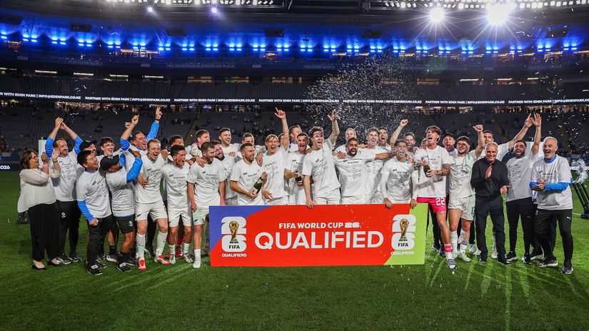 All Whites celebrate their qualification (©AFP)