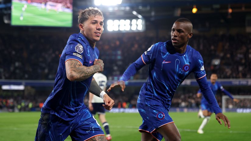 Enzo celebrates with Caicedo (©Alex Pantling/Getty Images)