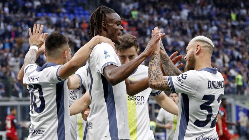 The Nerazzurri celebrate Bisseck's goal (©Reuters/Alessandro Garofalo/Gallo Images)