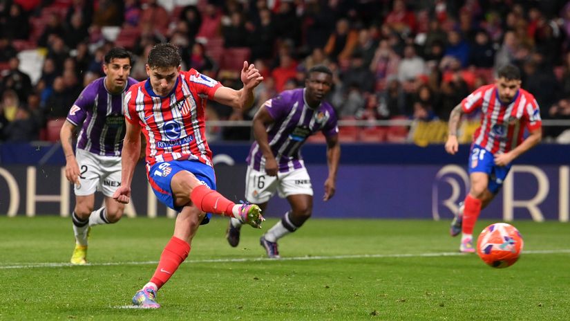 Julian Alvarez scoring the goal (©Getty Images)