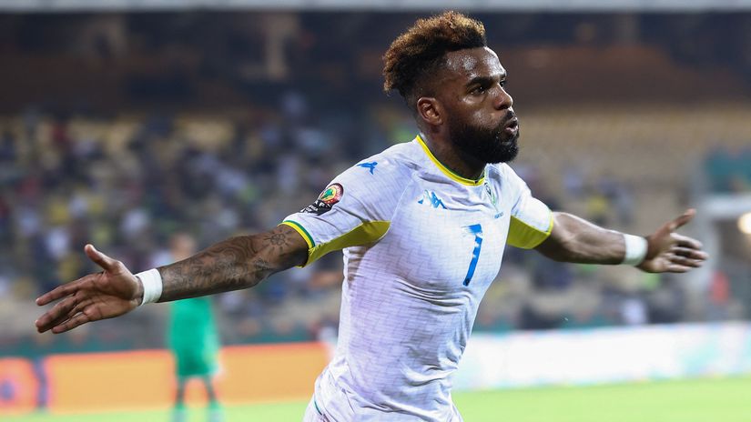 Aaron Boupendza representing Gabon (©AFP)